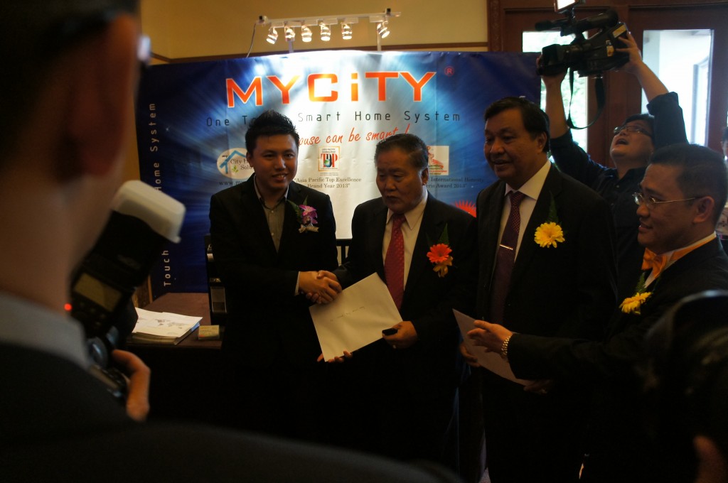  Datuk Yong Khoon Seng (Former Minister of Works Malaysia);  Drs. Edward Zega (Nias Utara Bupati, Indonesia)